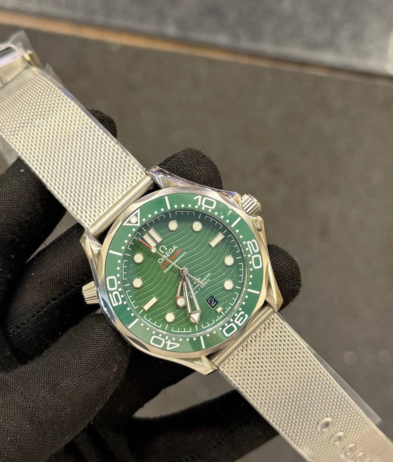 Omega Seamaster Diver 300M Green steel on steel
